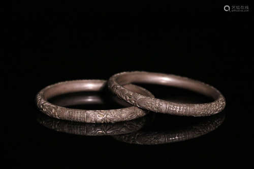 PAIR SILVER CASTED FLORAL PATTERN BANGLES