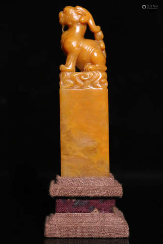 A TIANHUANG STONE CARVED BEAST SHAPED SEAL