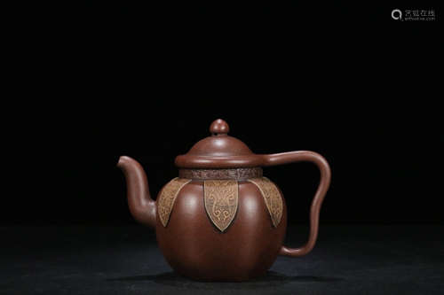 A ZISHA LEEF PATTERN TEA POT