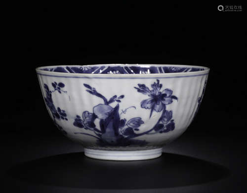 A WHITE AND BLUE GLAZE FLORAL PATTERN BOWL