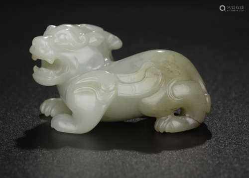 A HETIAN JADE CARVED BEAST SHAPED PENDANT