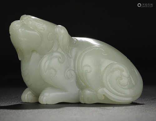 A HETIAN WHITE JADE CARVED BEAST SHAPED PENDANT