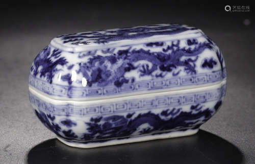 A WHITE AND BLUE GLAZE DRAGON PATTERN BOX