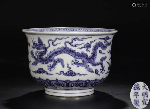 A WHITE AND BLUE GLAZE DRAGON PATTERN BOWL