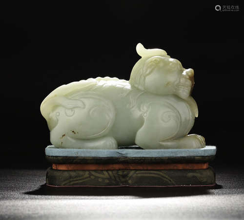 A HETIAN WHITE JADE CARVED BEAST SHAPED PENDANT