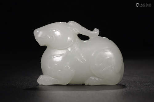 A HETIAN JADE CARVED SHEEP SHAPED PENDANT