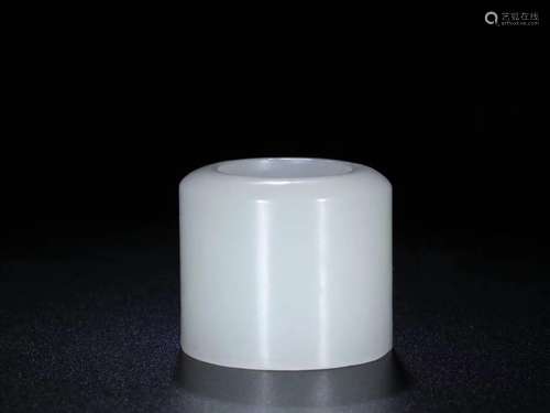 A HETIAN WHITE JADE CARVED FINGER RING