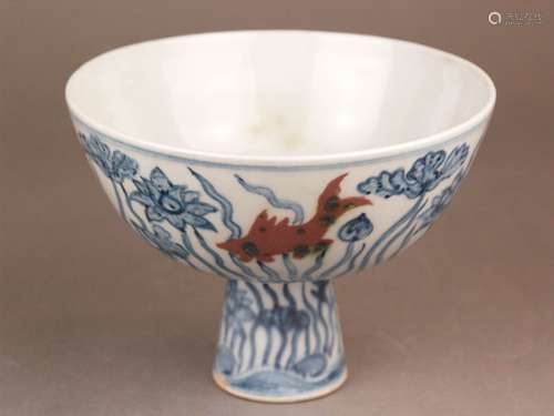 Foot bowl - China, porcelain, underglaze blue and red decor with pond landscape: fish<br />among aquatic plants, foot inside with hairline crack, production-related glaze imperfections, HxD: ca.13x17.8cm