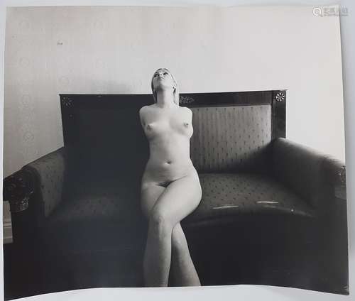 Székessy, Karin (born 1939) - Female nude sitting on the sofa, legs and arms crossed,<br />silver gelatin pull, black / white, ca.50x59cm, loose sheet