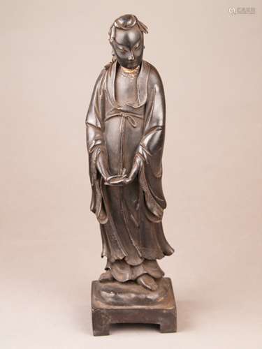 Bronze figure - China, bronze with brownish patina and few remains of gold paint, standing<br />lady with lowered head and crossed hands, on a fixed rectangular base, height: approx. 33cm