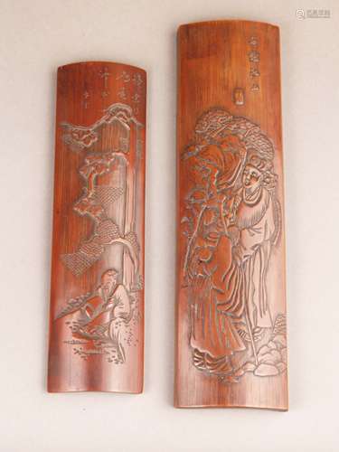 Pair of different bamboo wrist rests - China, Qing dynasty, 18th / 19th century, bamboo<br />wood finely carved and lacquered, the top section carved in low relief with a scholar sitting under a tree or a pilgrim with a staff and a gourd ( eventually the Immortal Li Tieguai), each signed in the upper right area, different measures  c.19,2x5,2cm bzw.ca.16,3x4,5cm, designed as an aid for scholars in the painstaking arts of calligraphy and brush painting, wrist rests were long made in China in carved wood and jade as well as ivory and other semiprecious materials