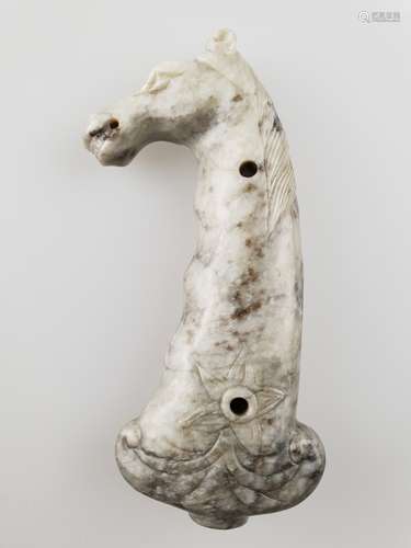 Dagger handle in a horse head-form - fine carving of white-gray marbled jade with dark<br />veining, naturalistic design, floral motifs incised on both sides, India, 19th century / Mughal style, lenght:ca.13.5cm, ca.240g