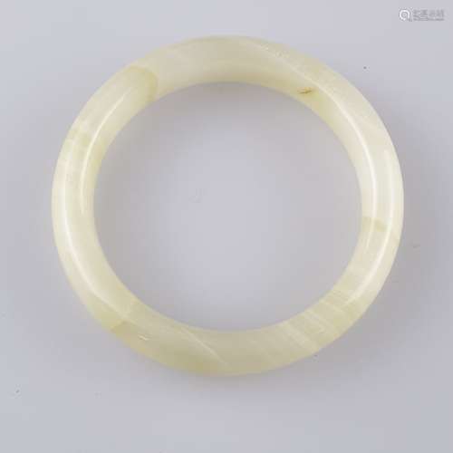 Bangle - China, bangle with rounded edges, celadon-colored jade-onyx, W: approx. 1.4 cm,<br />dia. (Inside / outside) approx. 6 / 7.3 cm