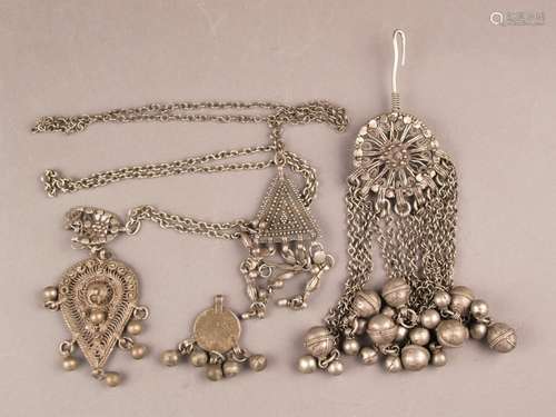 Mixed lot of silver pendants - 5 pcs, Yemen, metal alloys with silver content, different<br />shapes and decors, 2x with chain, 3x with bells, signs of age or use, l.without chain: 4.7 to 16cm, weight together approx.166g