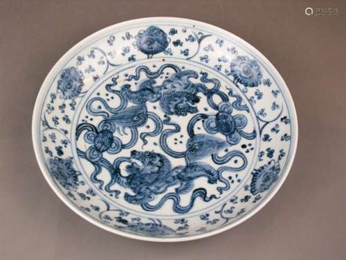 Bowl - China late Qing Dynasty / 19th century, thick-walled porcelain with underglaze blue<br />decor: wall inside and outside with floral motifs, Fo dogs playing in the well between ribbons and coin elements, slight burning flaws, Dm.ca.26cm