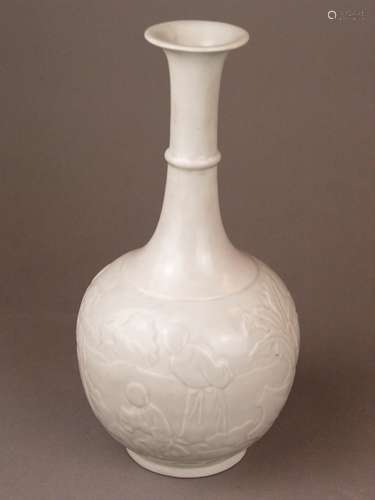 A Chinese Porcelain Vase - China, porcelain with greenish white dingyao glaze, all around<br />moulded decoration featuring figures in a landscape (Kangxi-style), unmarked, H.ca.25cm (9,84in.)