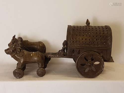 Temple toy / ox - carriage - India, 19th / 20th century, bronze alloy,  wheels instead of<br />hooves, ca.21x39cm