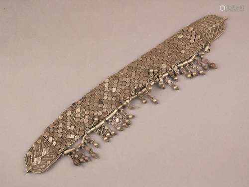 Headdress - Yemen, metal alloys with silver content, wide headband with hanging bells, end<br />elements with eyelets for attachment to the headscarf, signs of age and wear, LxW: approx. 33.5x7cm, weight approx. 70g