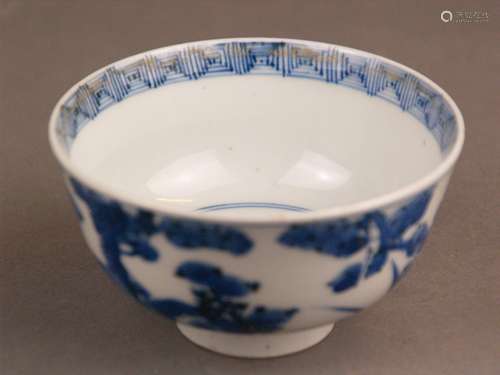 Round tea bowl with blue and white decor - China, after 1910, high-walled bowl on a high<br />standing ring, all around painted with bamboo, scholarly rocks and flowering plants, inside ornamental borders, unmarked, slightly cracked in the bottom, H.ca.5,5cm, dia. up to 10,5cm