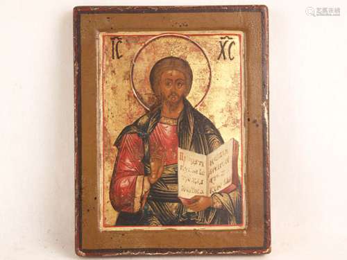 Ikone - Russland, Eitempera auf Kreide-und Goldgrund, Kowtscheg, Christus Pantokrator mit<br />aufgeschlagenem Evangelienbuch, die rechte Hand zum Segensgestus erhoben, ca.14,5x11,5cm, teils leichter Gold-und Farbabrieb, anbei handschriftliches Gutachten von Franz Lessner (ehemals Dorotheum Wien), laut Expertise 18.Jh.