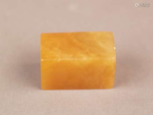 Tian Huang seal stone - China, high rectangular shape, golden caramel hue, sides smoothly<br />polished with few scratches, edges with minimal almost invisible bumps, ca.3,9x2,1x2cm, weight ca.52g