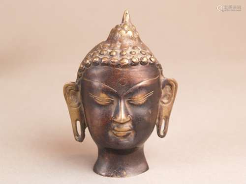 Buddhakopf - wohl Thailand, Bronze, braun patiniert, vollplastischer Kopf Buddhas mit<br />Punktlocken und Ushnisha, lange Ohrläppchen durchbrochen gearbeitet, Altersspuren, H.ca.12cm