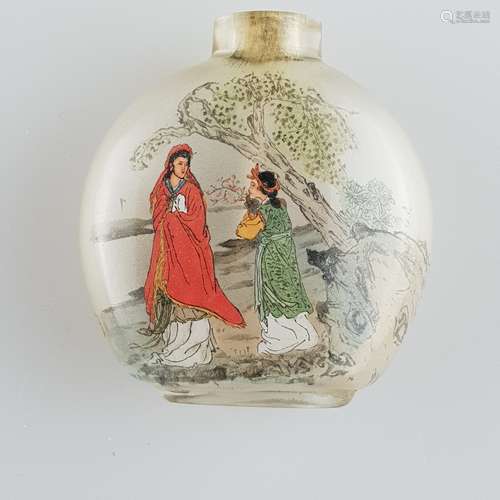 Snuffbottle mit Innenmalerei - China 20.Jh., innen mattiertes Glas, mondflaschenförmig,<br />innen beidseitig feiner Dekor mit diversen Figuren in Landschaft,H.ca.5,5cm, kleiner Korkenstopfen mit Beinlöffelchen