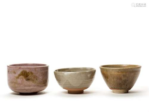 A GROUP OF THREE CHAWAN – MEIJI / SHOWA PERIOD