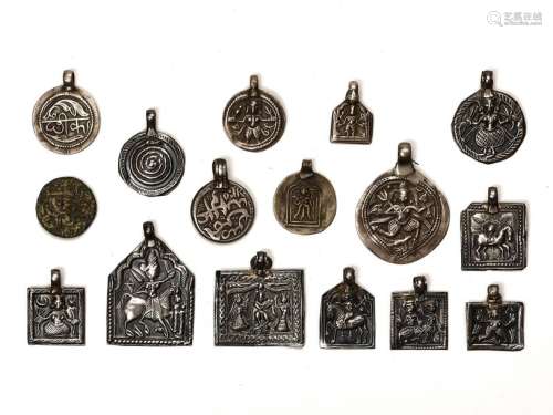 LOT WITH 16 SILVER / METAL AMULETS – INDIA 18th 19th CE…
