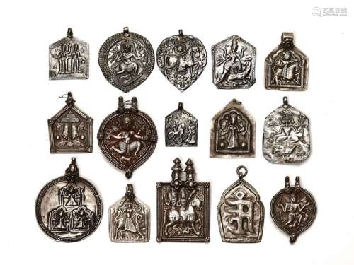 LOT WITH 15 LARGER SILVER AMULETS – INDIA 18th 19th CEN…