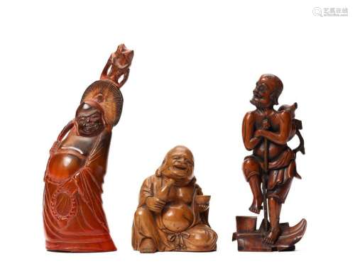 A MIXED LOT CHINESE AND JAPANESE CARVINGS