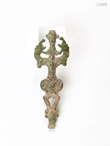 A SOUTHEAST ASIAN BRONZE FINIAL DEPICTING A DEITY, 14TH-15TH CENTURY