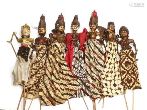SEVEN INDONESIAN WOODEN STICK PUPPETS, FIRST HALF OF 20TH CENTURY
