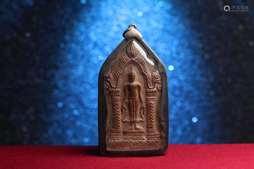 A TIBETAN BUDDHA PENDANT