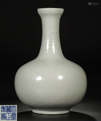 A DONGQING CELADON TIANQIU VASE