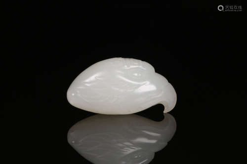 A HETIAN WHITE JADE ENGLE SHAPED PENDANT