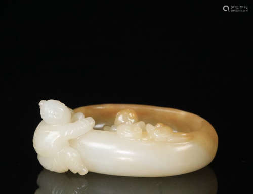 A HETIAN JADE GANODERMA CHILD SHAPED PEN WASHER