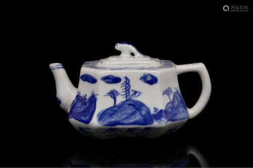 A BLUE & WHITE PORCELAIN TEAPOT