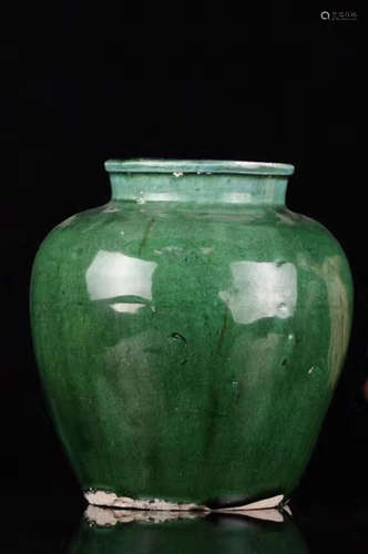 A BROWN-GLAZED POCELAIN JAR