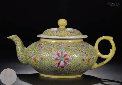 A YELLOW-GROUND FAMILLE-ROSE FLORAL PATTERN EWER