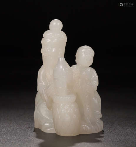 A HETIAN JADE FISHER SHAPED PENDANT