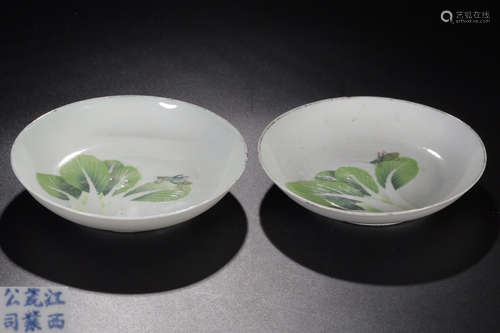 PAIR FAMILLE-ROSE CABBAGE PATTERN PLATES