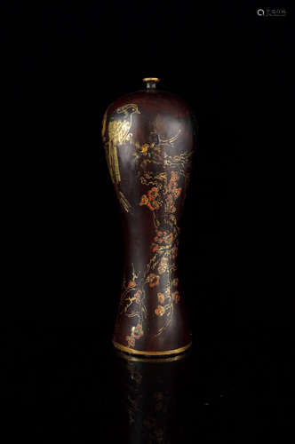 A LACQUER FLOWER-BIRD PAINTING VASE