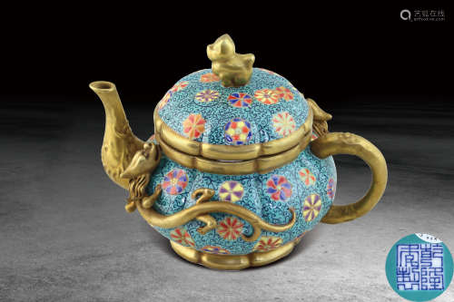 清 瓷胎仿景泰蓝绘皮球花狮钮盖南瓜形缠双螭龙茶壶