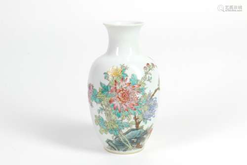 Chinese Famille-Rose Porcelain Vase
