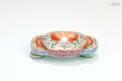 Chinese Famille-Rose Porcelain Belt Hook