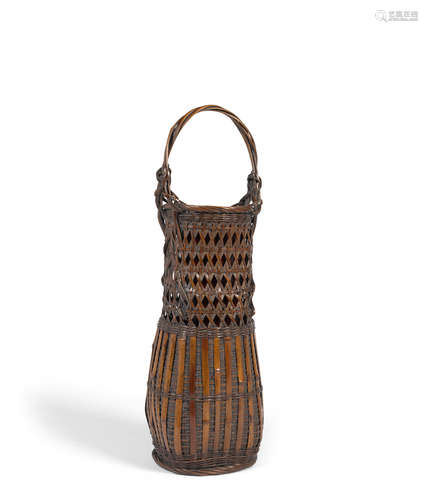 A handled bamboo flower basket Showa era (1926-1989), mid-20th century Morita Chikuyosai (died 1963)