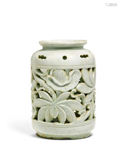 Joseon dynasty (1392-1897), 19th century A rare white ware reticulated flowerpot stand