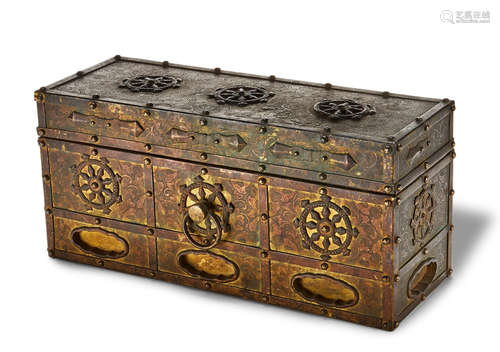 Edo period (1615-1868), dated 1629 A gilt-bronze sutra box