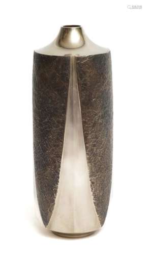 Exceptionnel vase en “bronze blanc”alternant les s…
